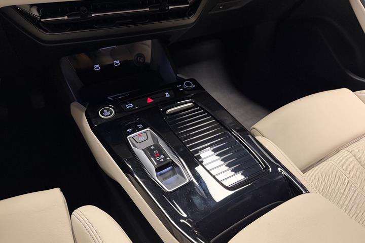 Blå Audi A6 fra 2025