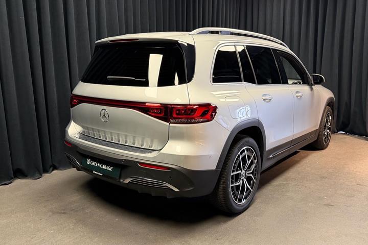 Sølv Mercedes EQB 250+ fra 2023