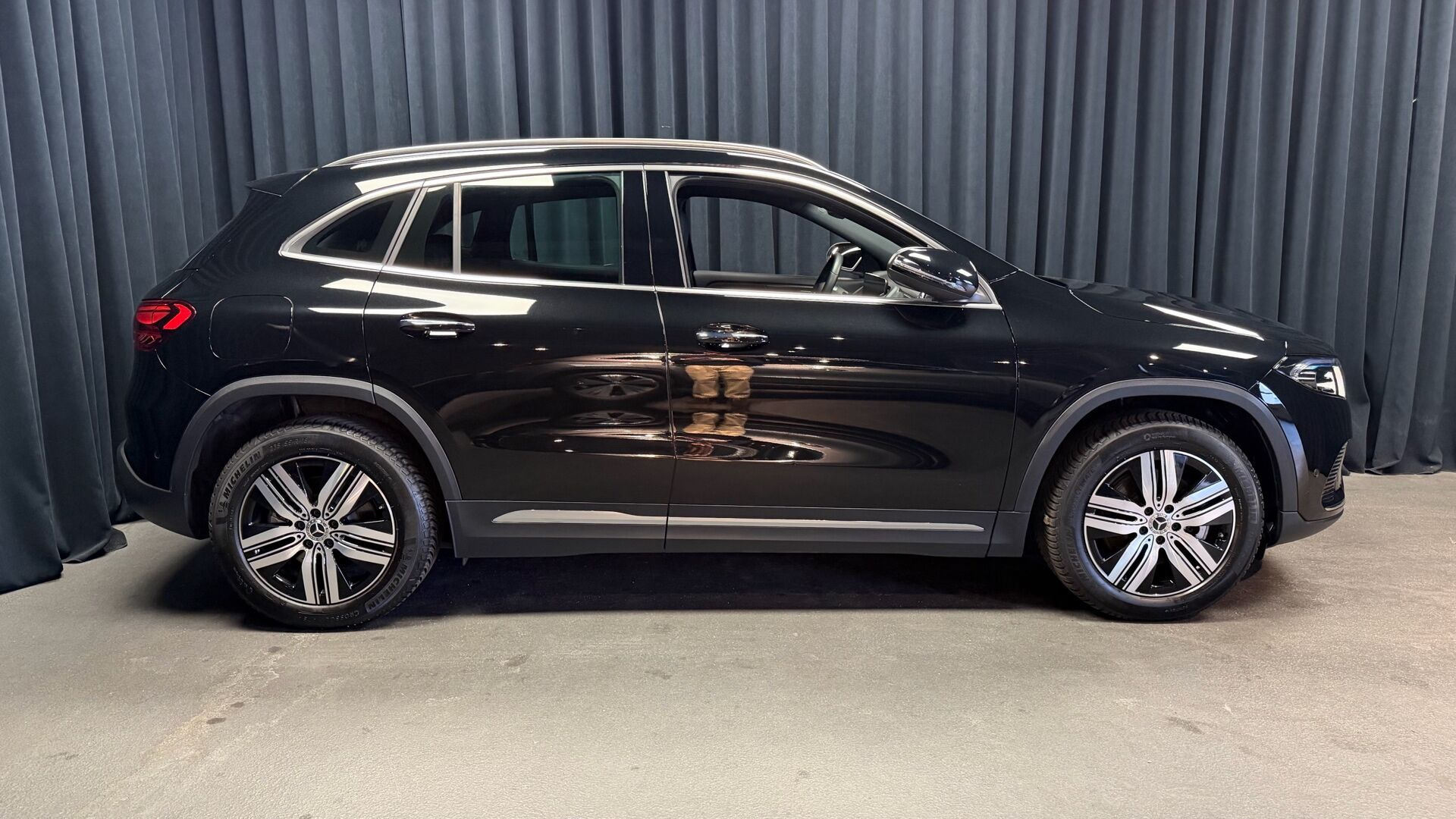 Sort Mercedes EQA 250+ fra 2024