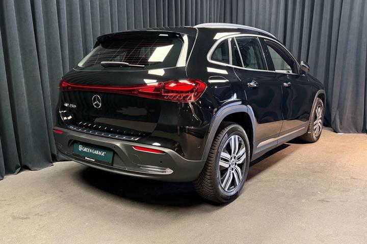 Sort Mercedes EQA 250+ fra 2024