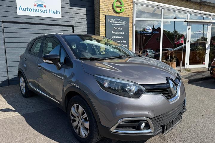 Grå Renault Captur fra 2016 set udefra