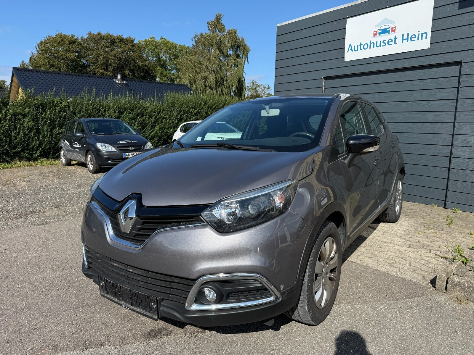 Grå Renault Captur fra 2016