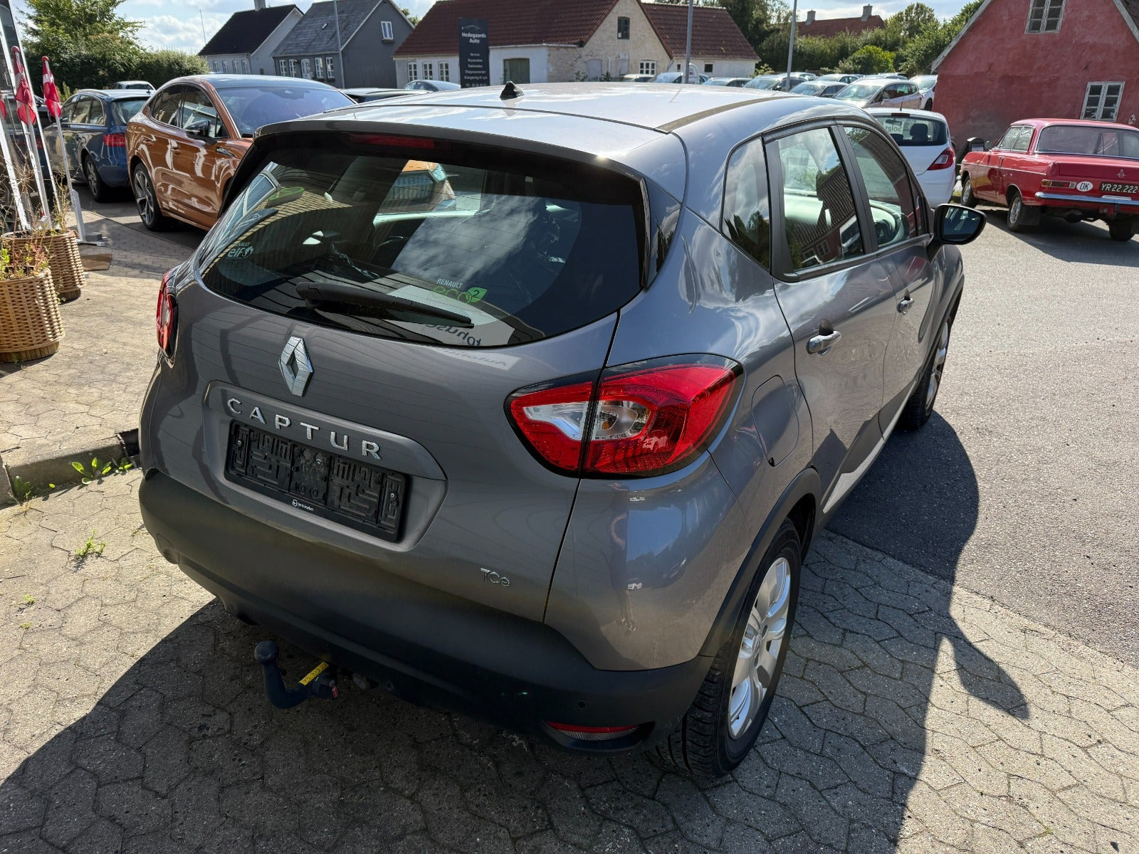 Grå Renault Captur fra 2016