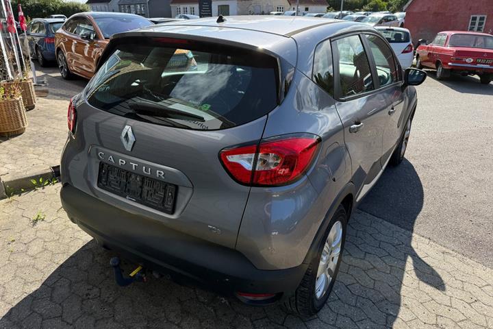 Grå Renault Captur fra 2016