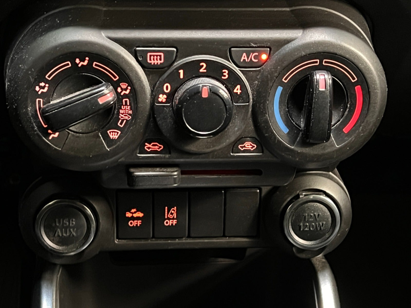 Beige Suzuki Ignis fra 2021