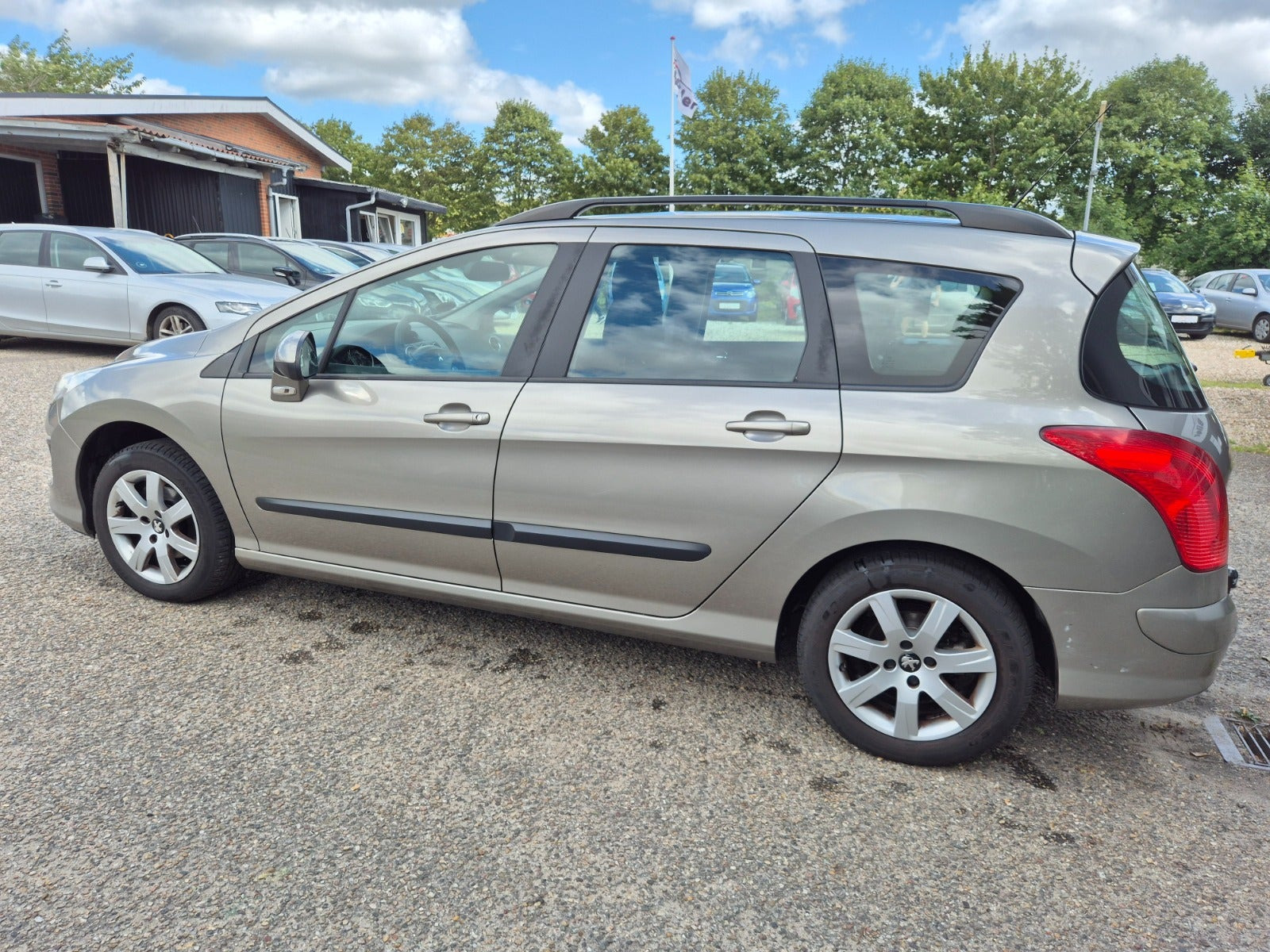 Grøn Peugeot 308 fra 2010