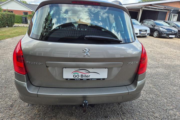 Grøn Peugeot 308 fra 2010