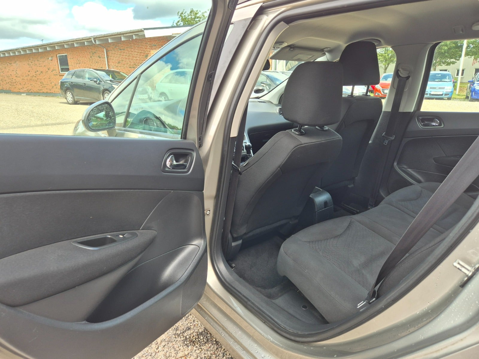 Grøn Peugeot 308 fra 2010
