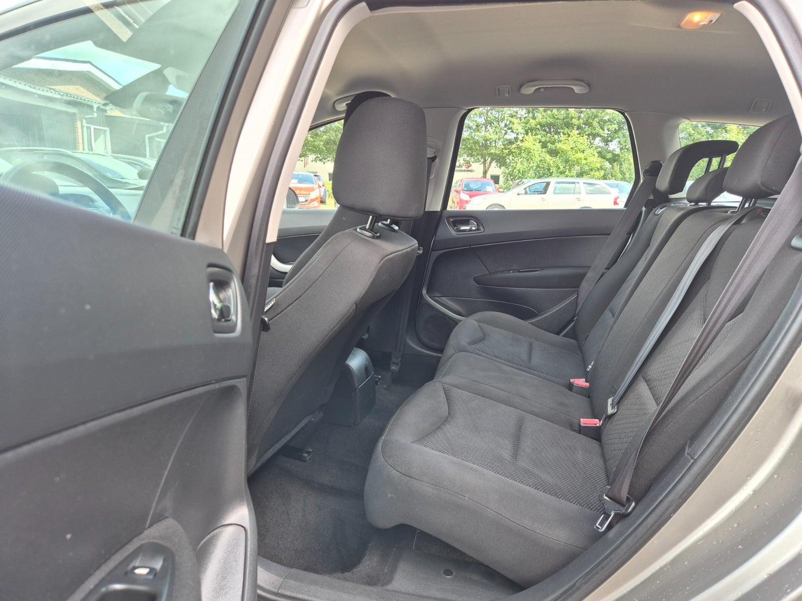 Grøn Peugeot 308 fra 2010