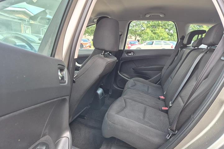 Grøn Peugeot 308 fra 2010