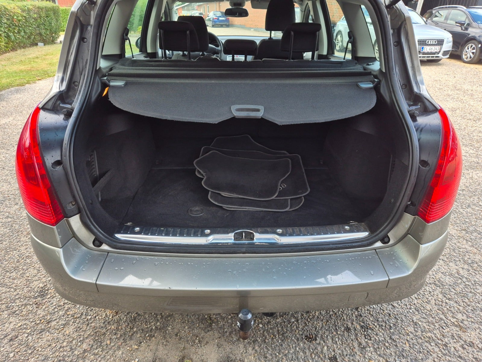 Grøn Peugeot 308 fra 2010