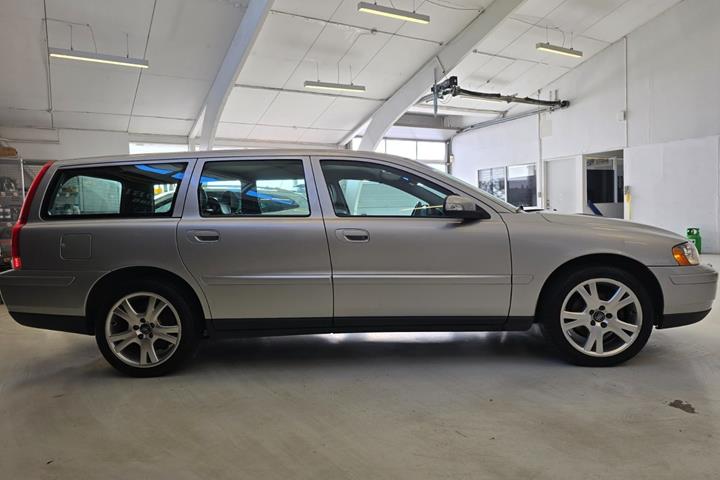 Sølv Volvo V70 fra 2006