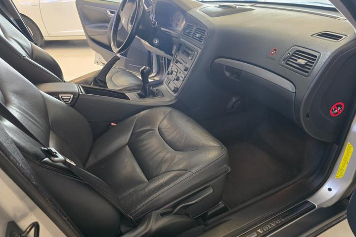 Sølv Volvo V70 fra 2006