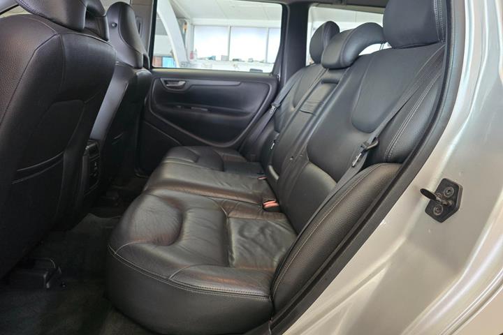 Sølv Volvo V70 fra 2006