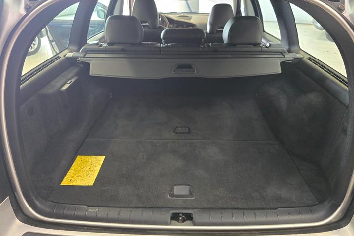 Sølv Volvo V70 fra 2006
