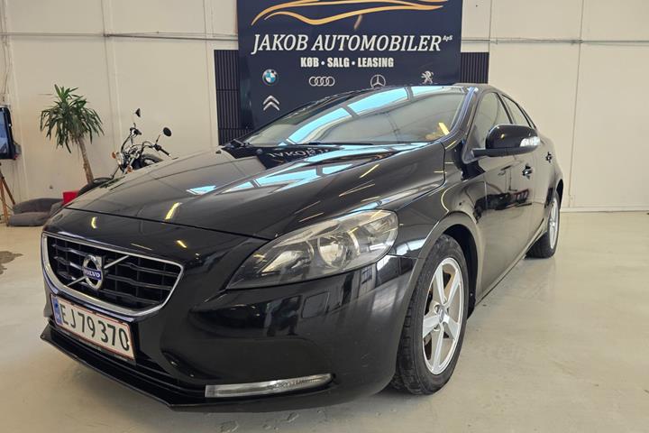 Sort Volvo V40 fra 2015