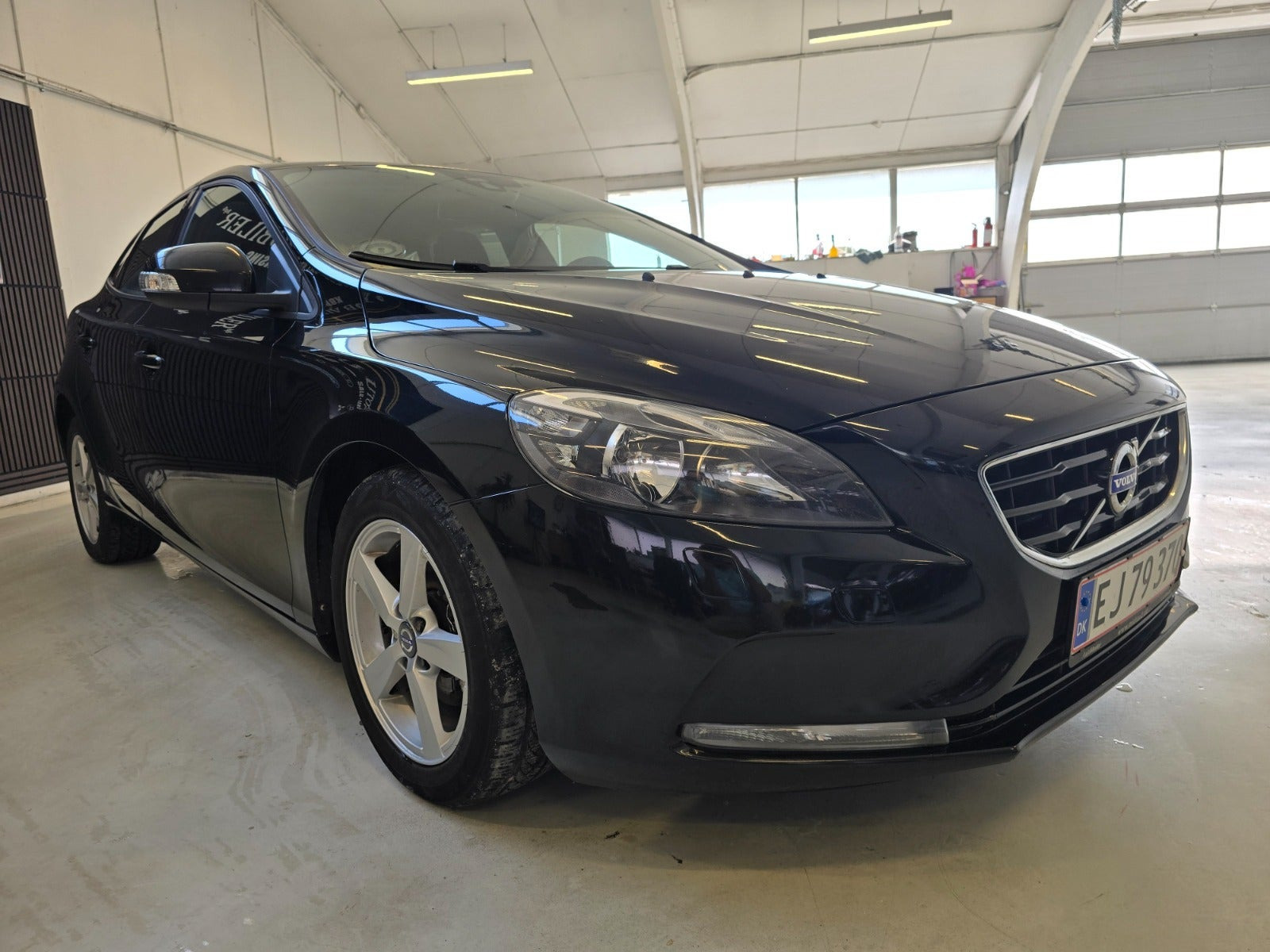 Sort Volvo V40 fra 2015