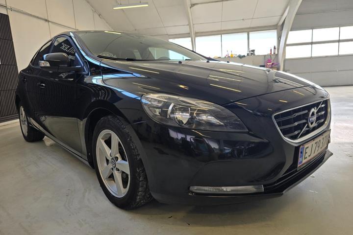Sort Volvo V40 fra 2015