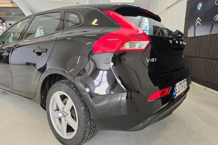 Sort Volvo V40 fra 2015