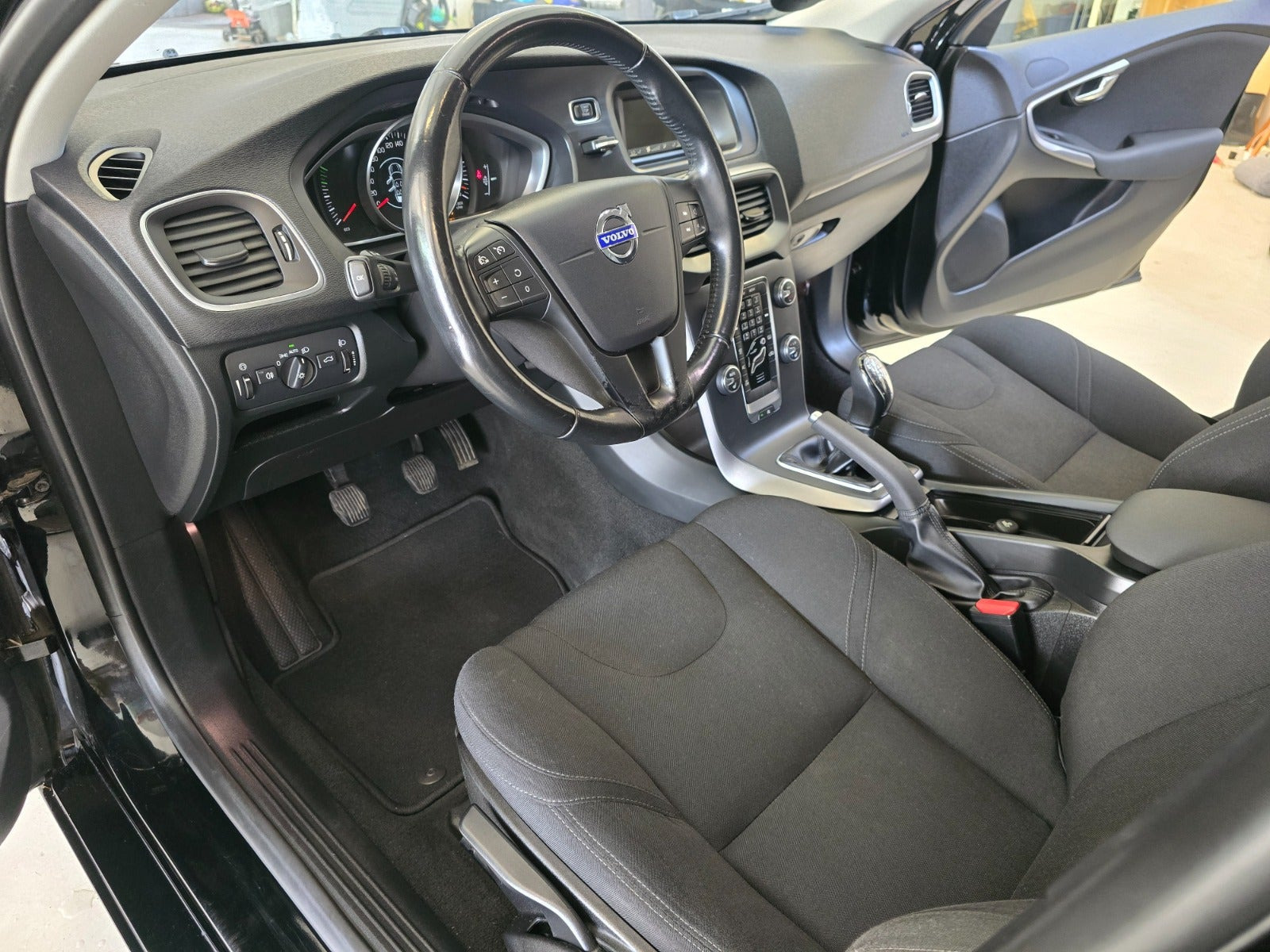 Sort Volvo V40 fra 2015