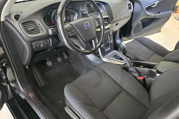 Sort Volvo V40 fra 2015