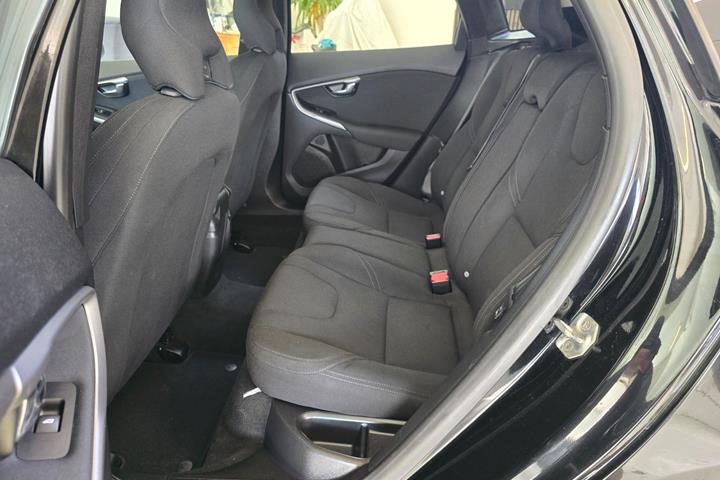Sort Volvo V40 fra 2015
