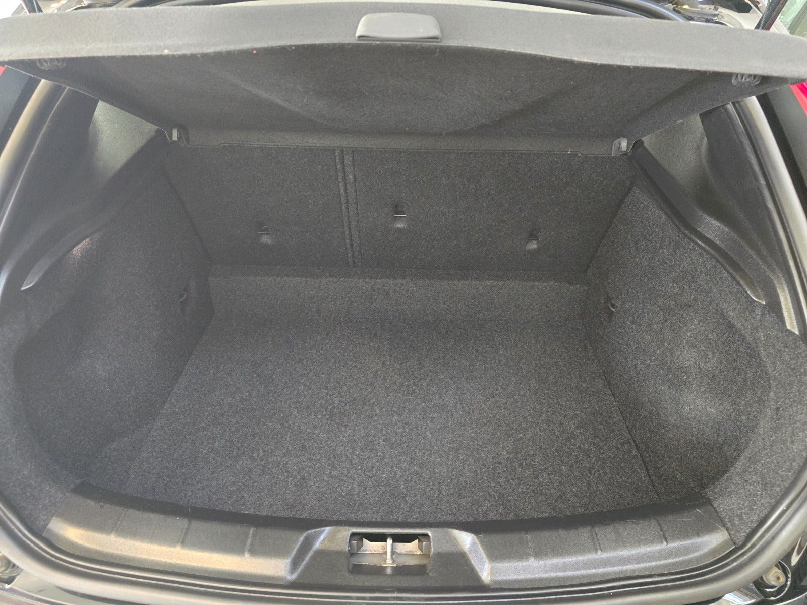 Sort Volvo V40 fra 2015