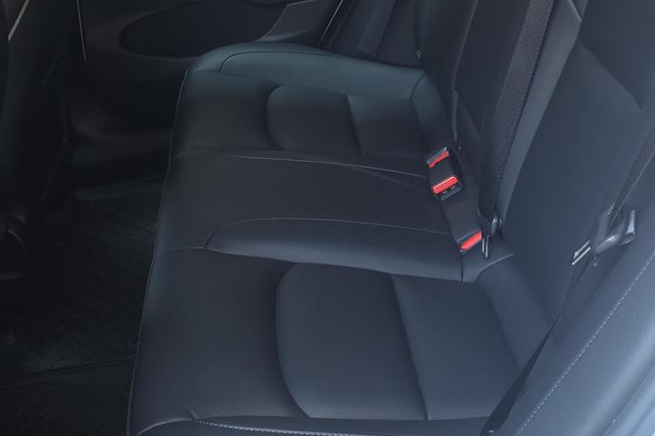 Hvid Tesla Model 3 fra 2021