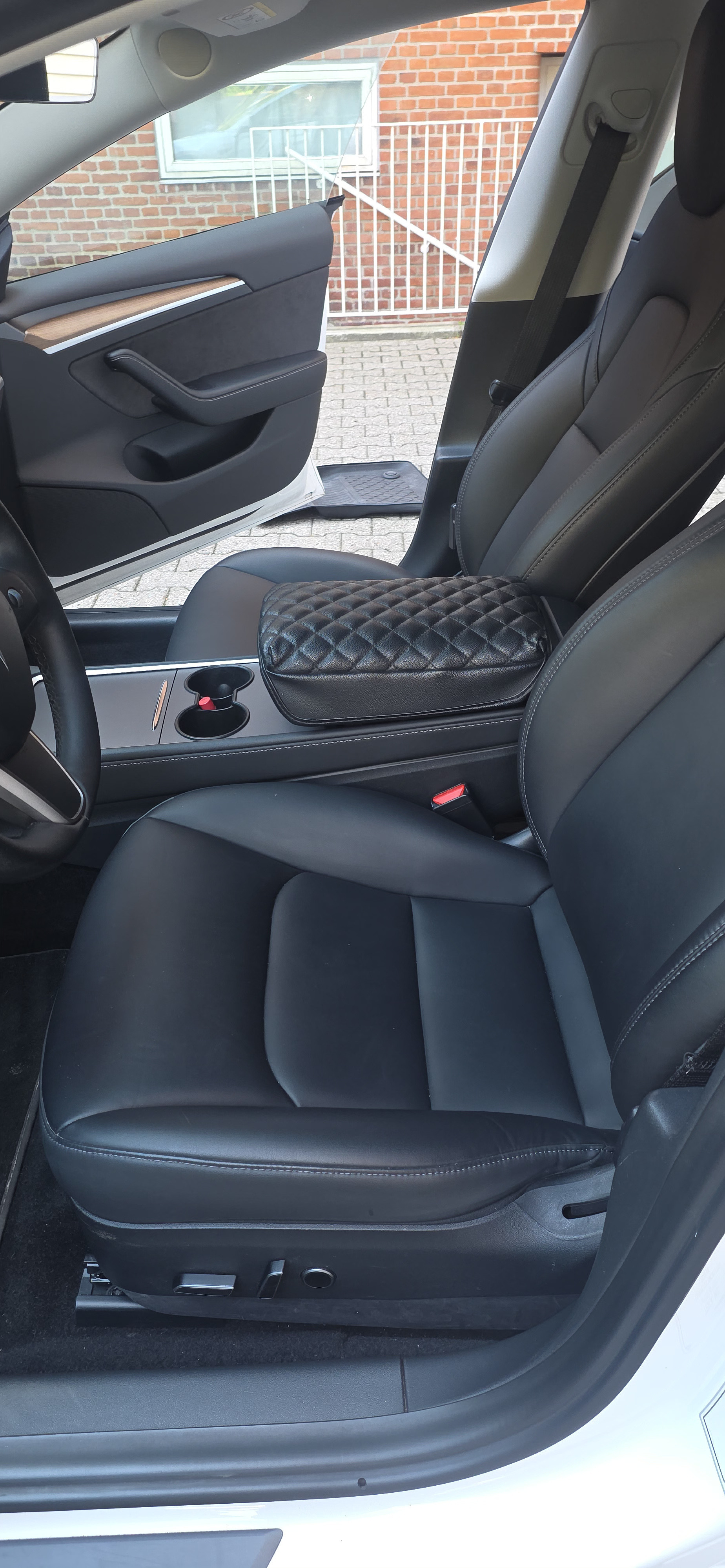 Hvid Tesla Model 3 fra 2021
