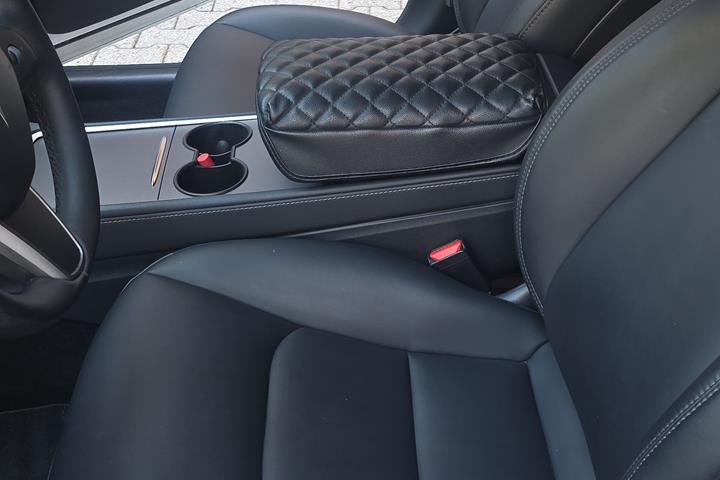 Hvid Tesla Model 3 fra 2021