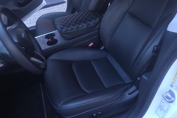 Hvid Tesla Model 3 fra 2021