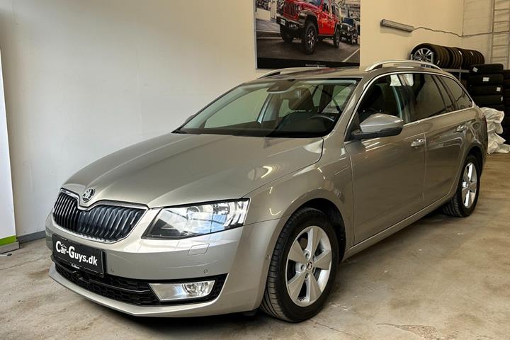 Beige Skoda Octavia fra 2015