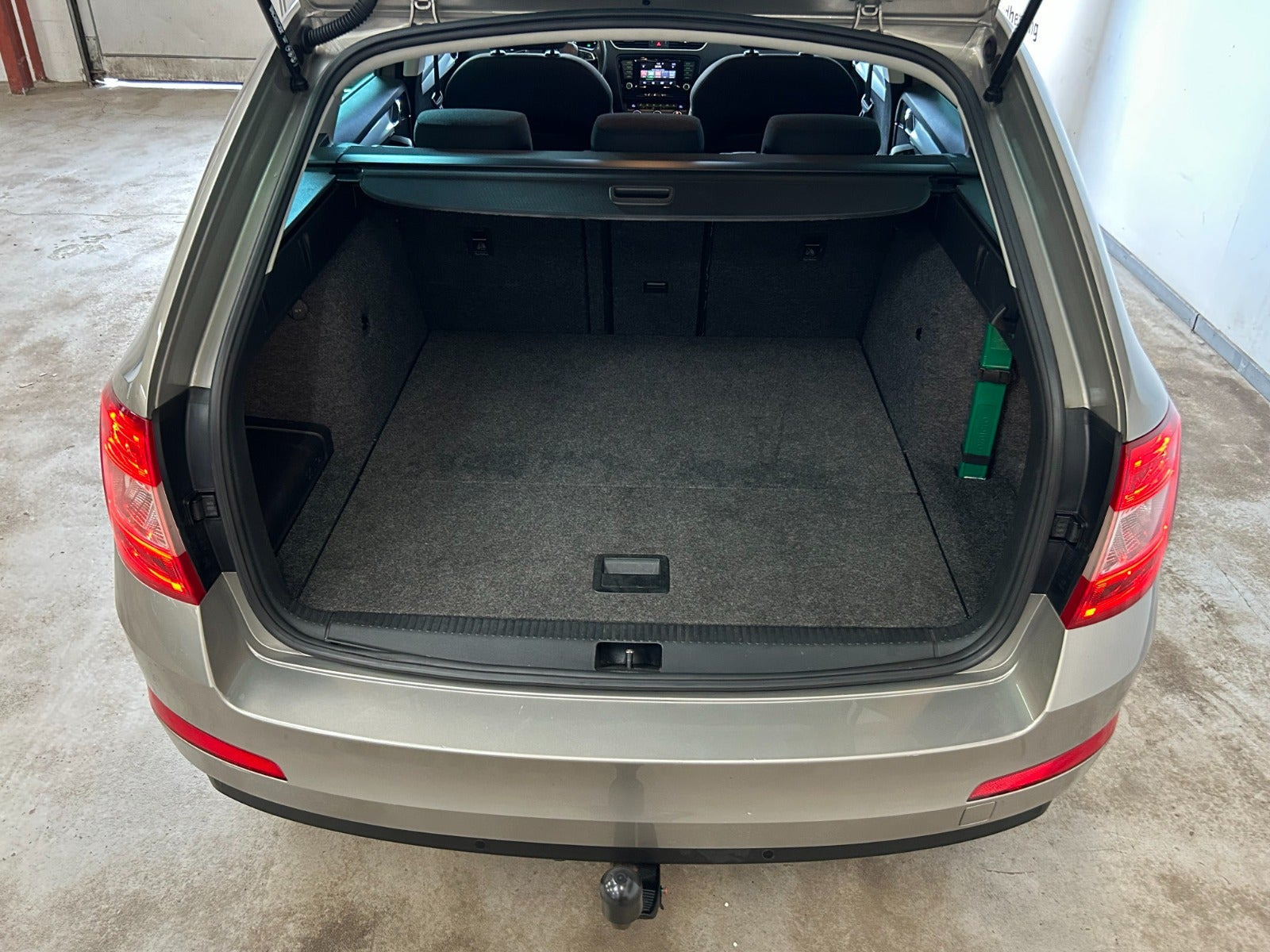 Beige Skoda Octavia fra 2015