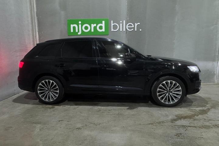 Sort Audi Q7 fra 2018