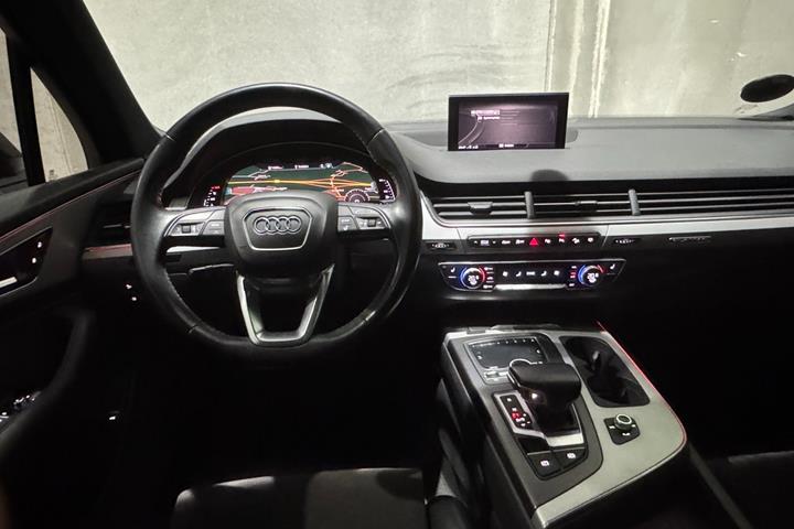 Sort Audi Q7 fra 2018