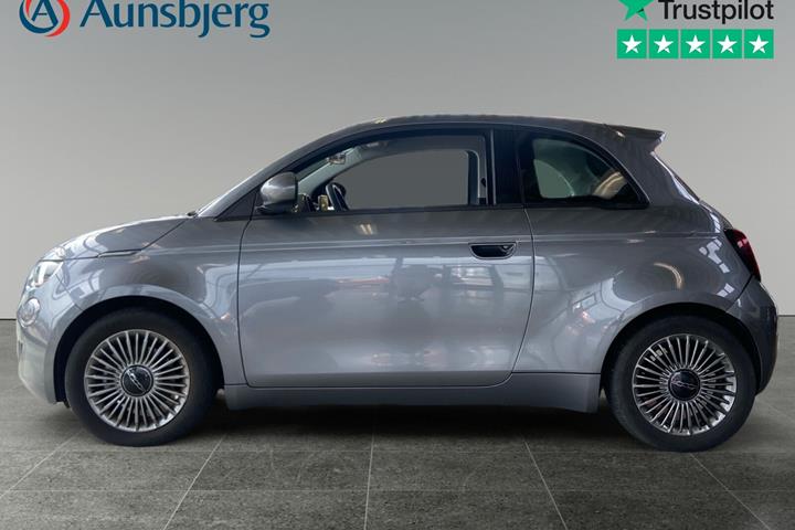 Grå Fiat 500e fra 2022