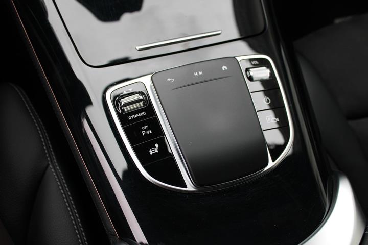 Grå Mercedes EQC400 fra 2023