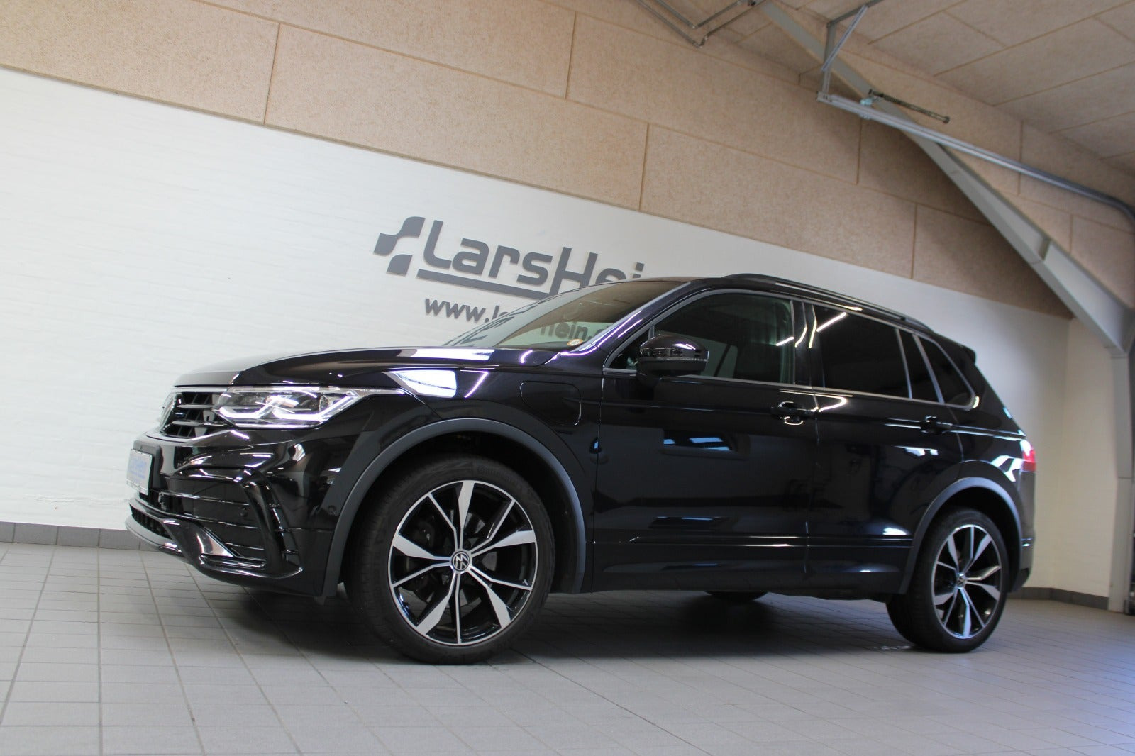 Gul VW Tiguan fra 2022