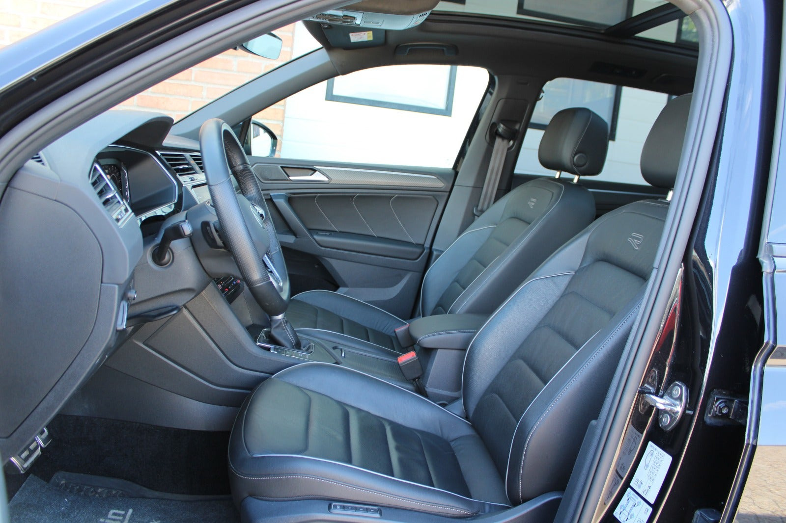 Gul VW Tiguan fra 2022