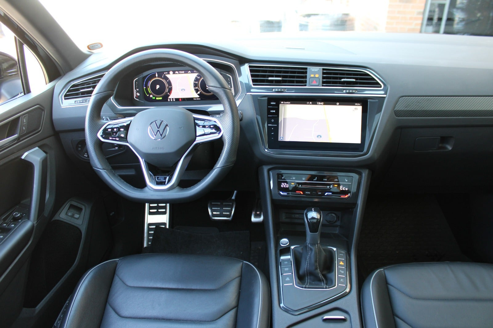 Gul VW Tiguan fra 2022