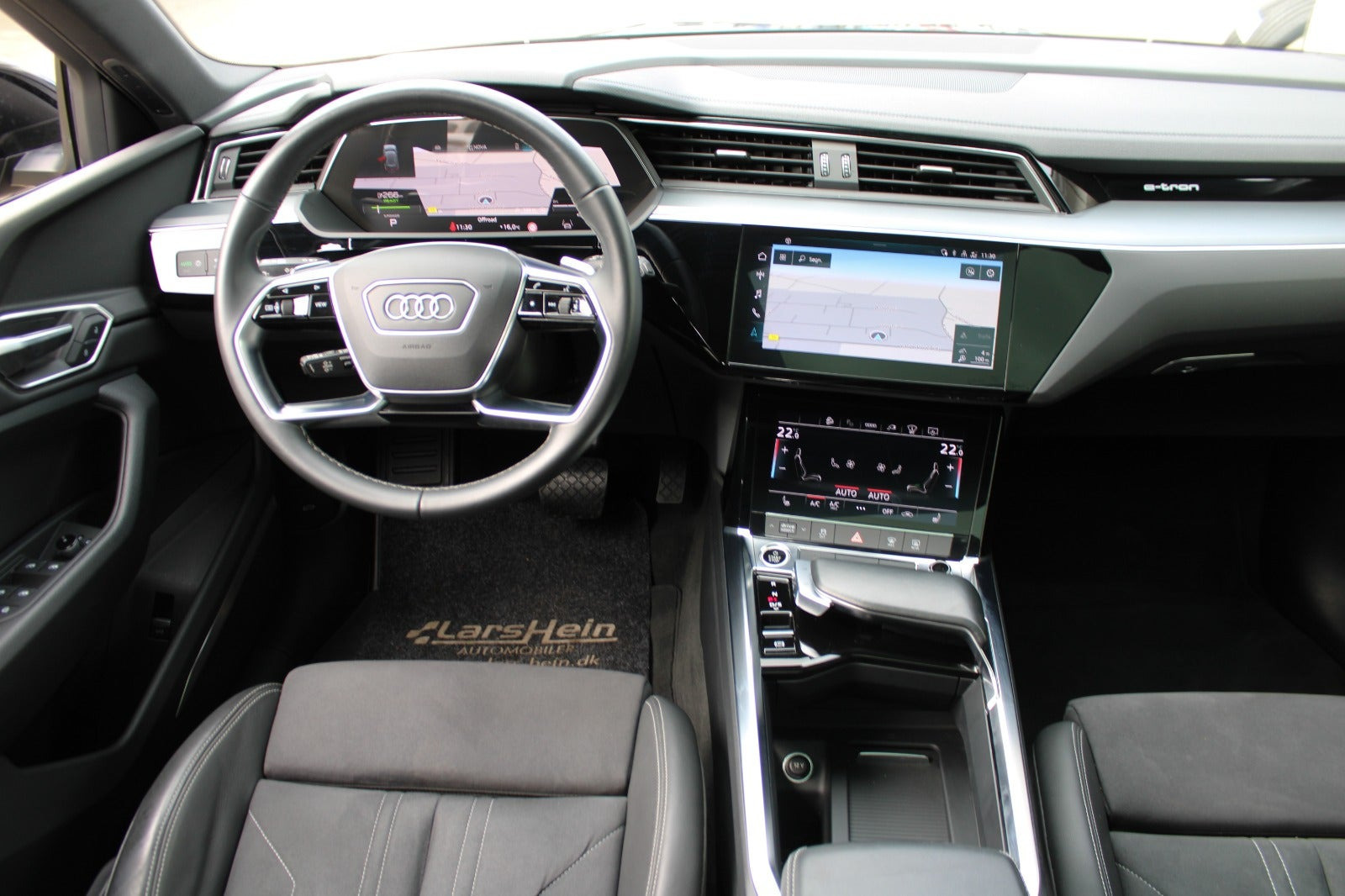Grå Audi Q8 e-tron fra 2024