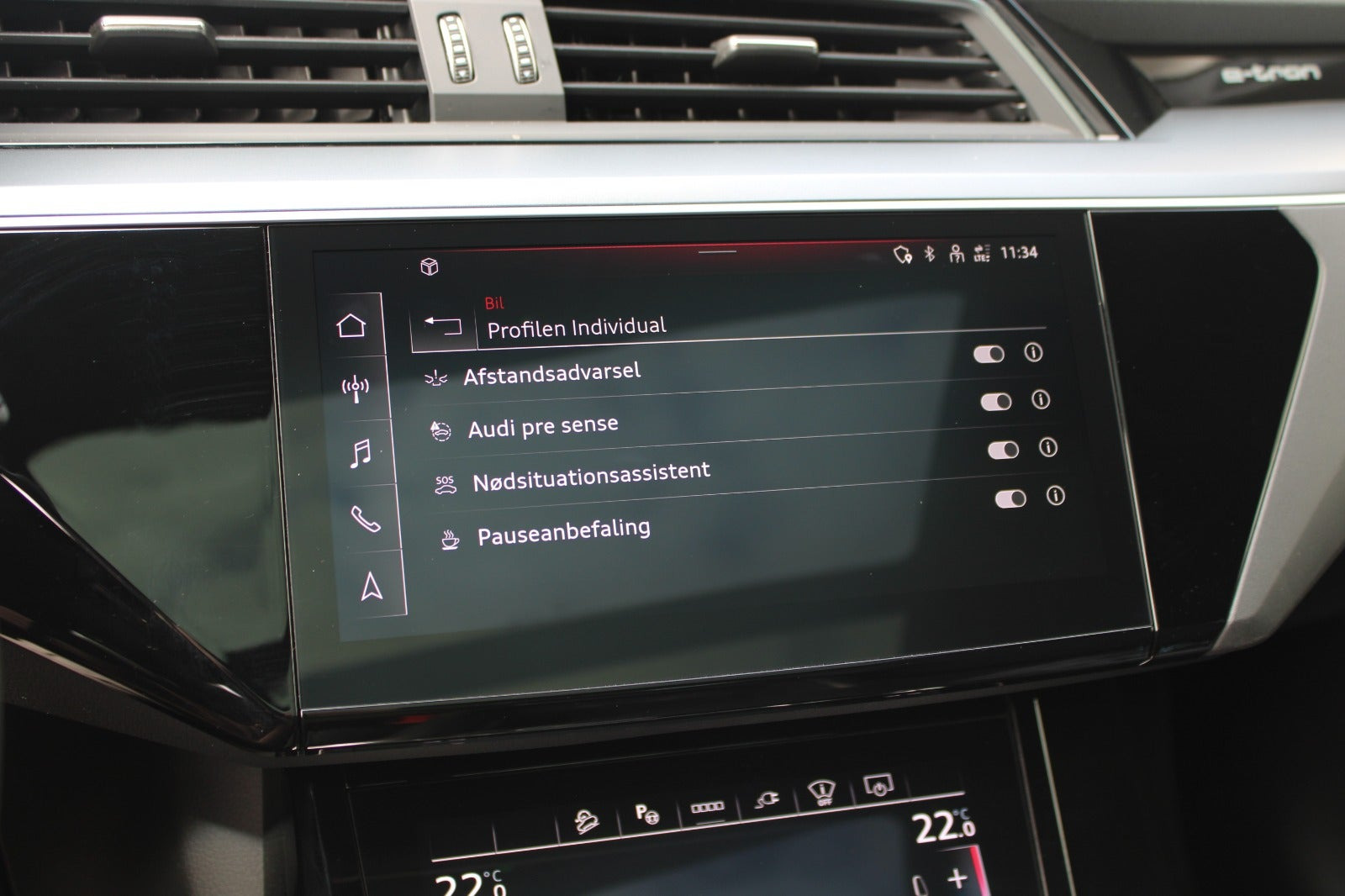 Grå Audi Q8 e-tron fra 2024