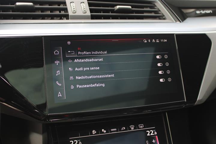 Grå Audi Q8 e-tron fra 2024