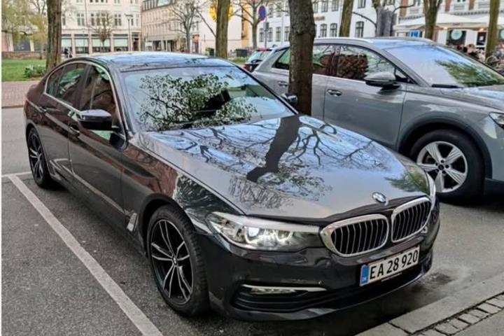 Sort BMW 5-Serie fra 2017
