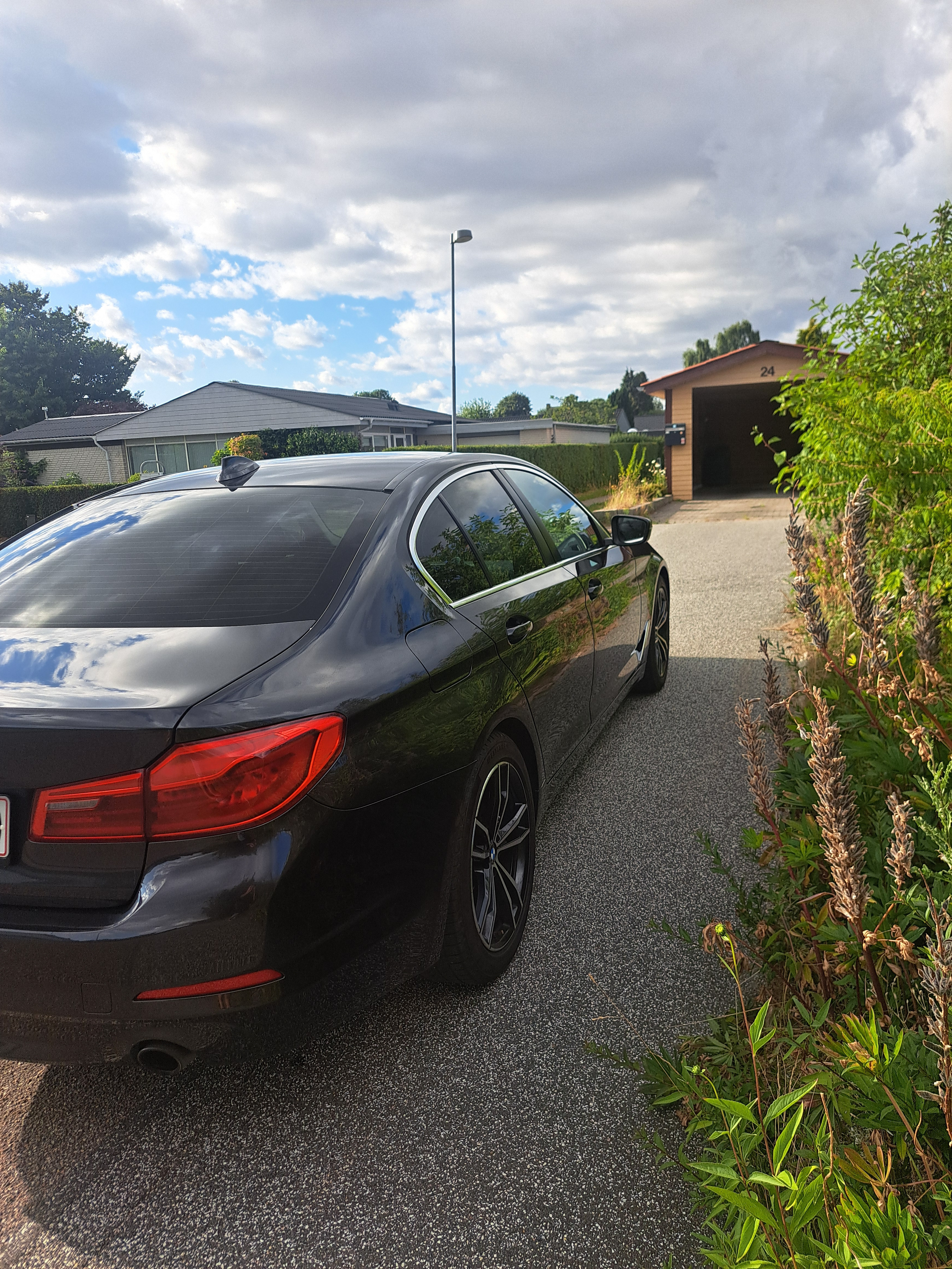 Sort BMW 5-Serie fra 2017