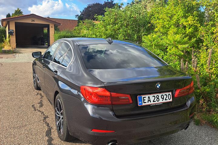 Sort BMW 5-Serie fra 2017