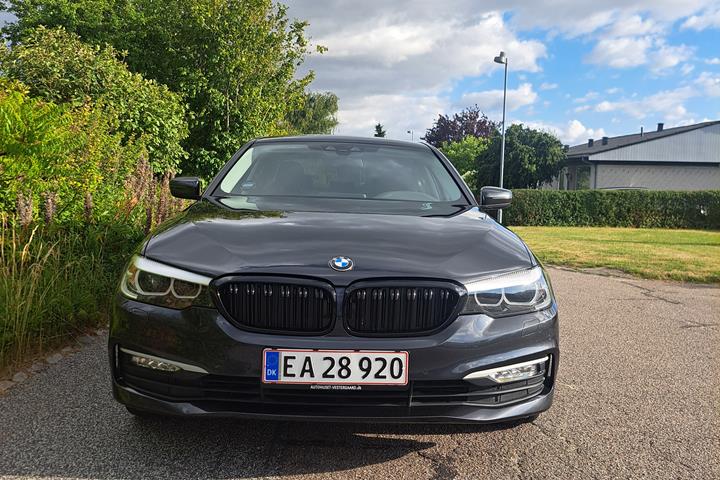 Sort BMW 5-Serie fra 2017