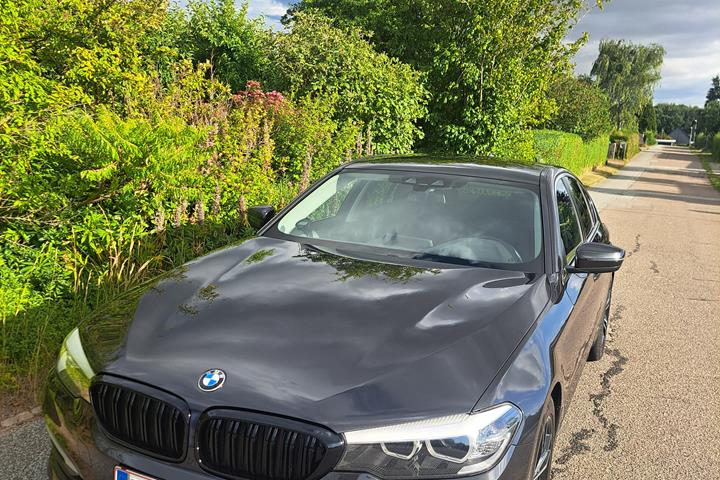 Grå BMW 5-Serie fra 2017