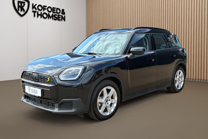 Sort Mini Countryman fra 2025 set udefra
