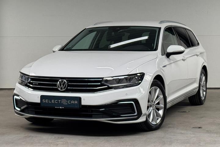 Hvid VW Passat fra 2020